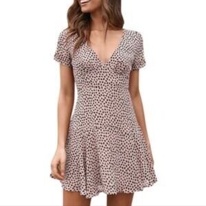 202 Morning Mist Leopard/animal Print, V-neckline, and Puff Size 6